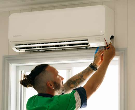 Split system air conditioning