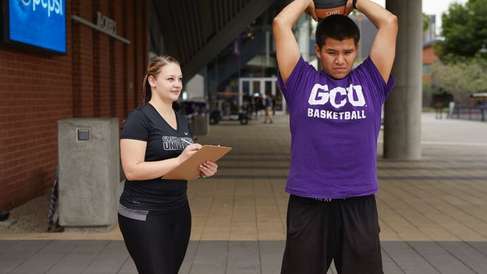Find a bachelor's degree that pairs with your medical studies and sceicnes goals.