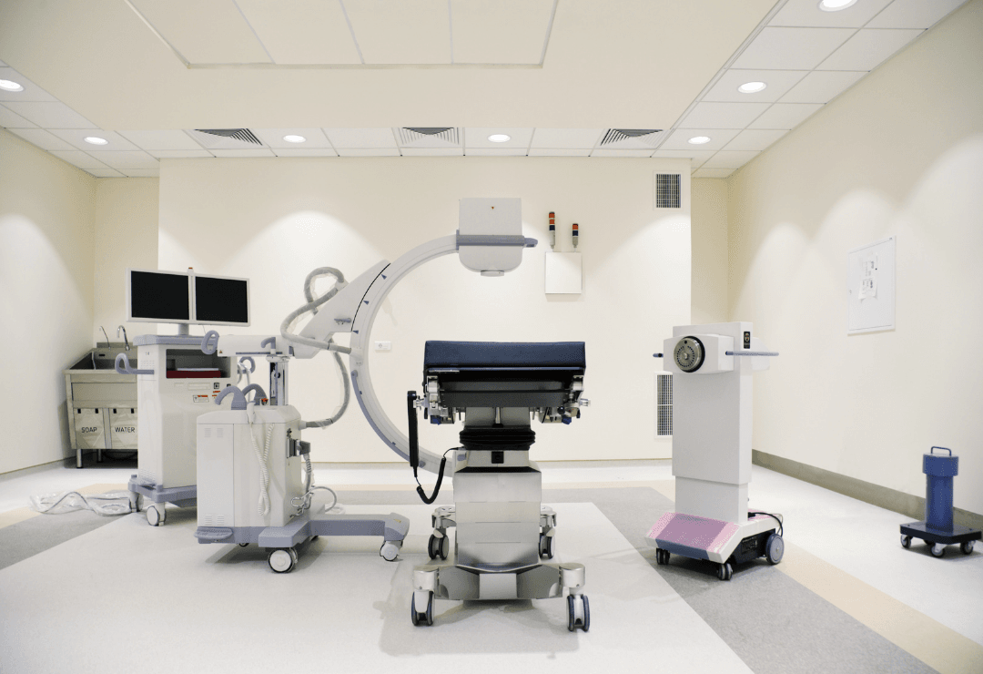 C-Arm imaging equipment in a procedure room