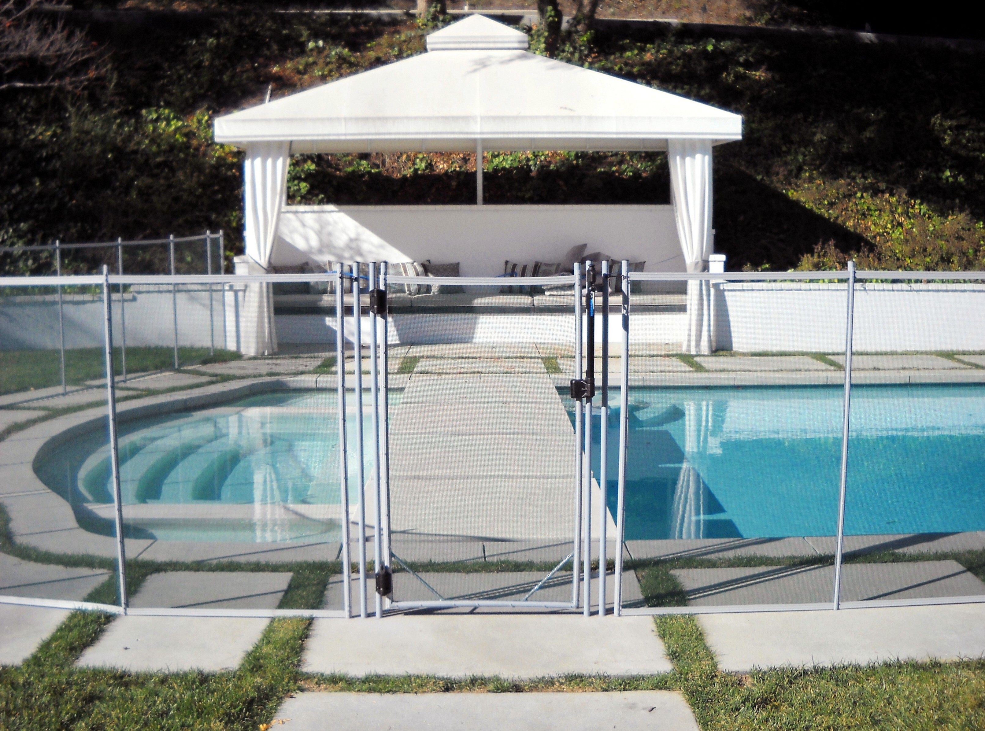 The Safest And Strongest Mesh Pool Fence
