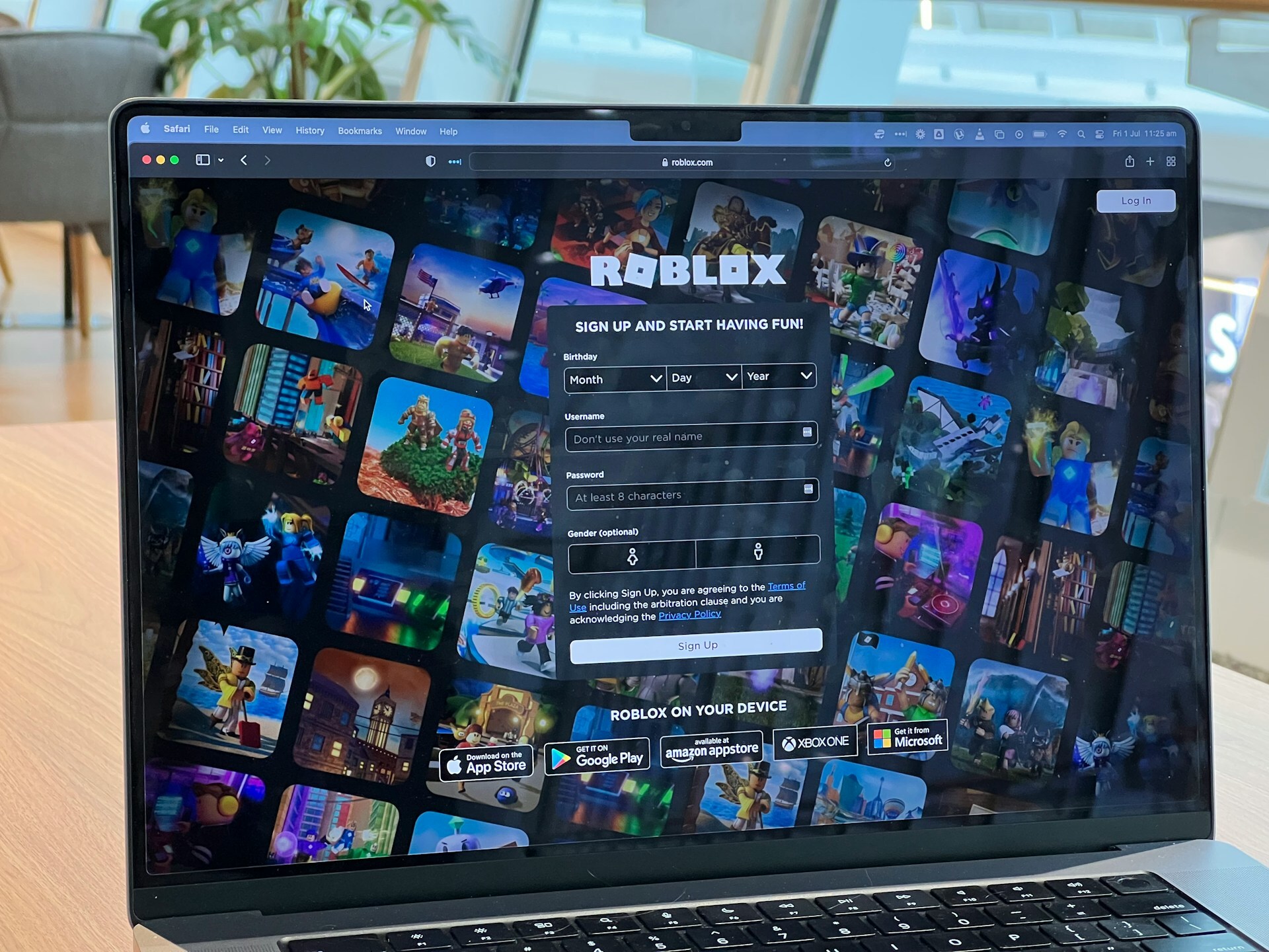 laptop showing Roblox sign in