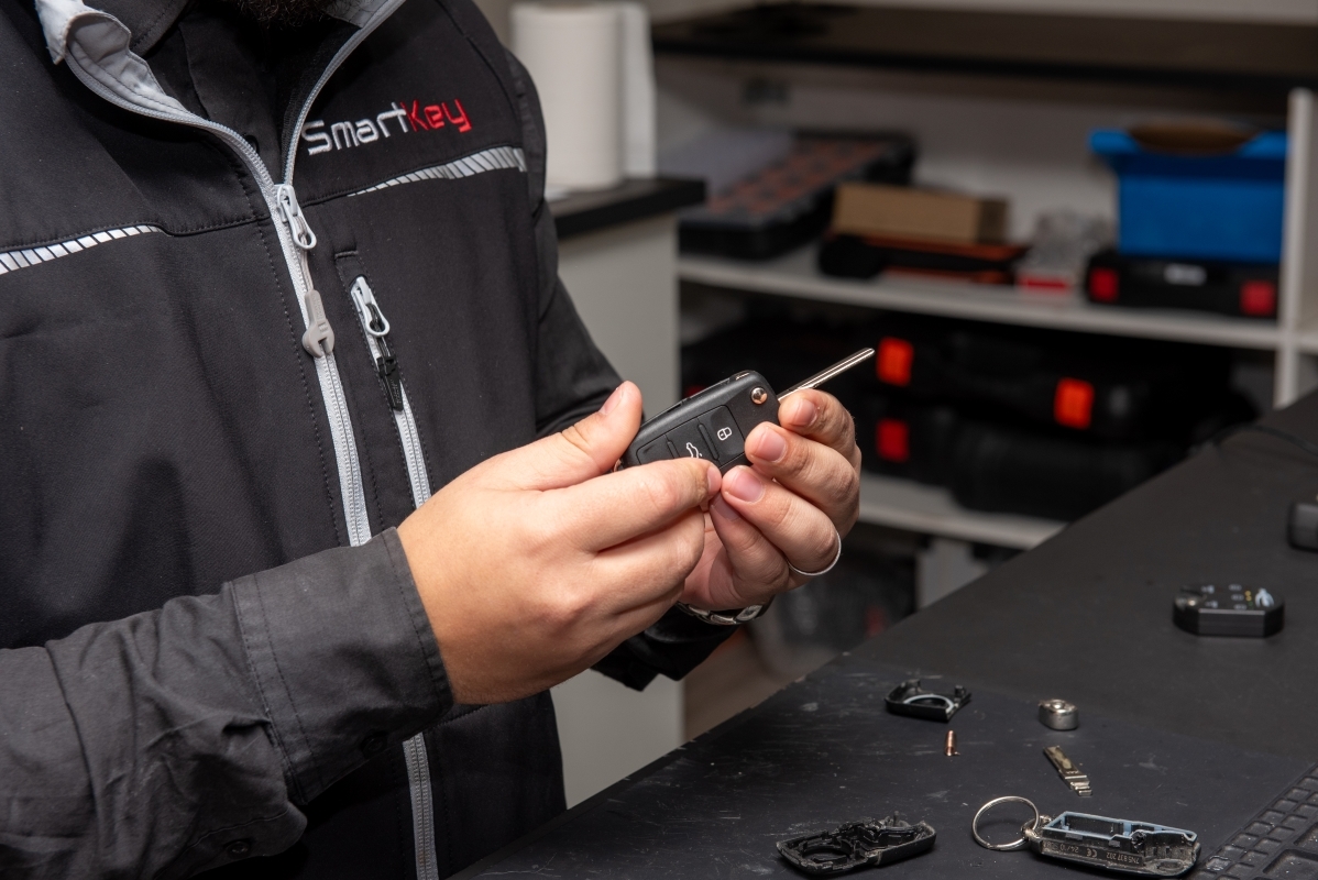 Rebuild a car key to NEW again