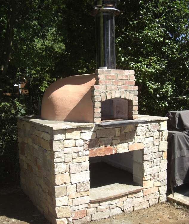 Gas burners for pizza ovens