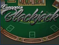 Logo van European Blackjack met groene speeltafel: Blackjack-variant met 2 kaartensets.