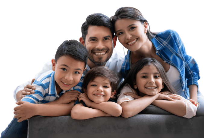 Familia hispana feliz
