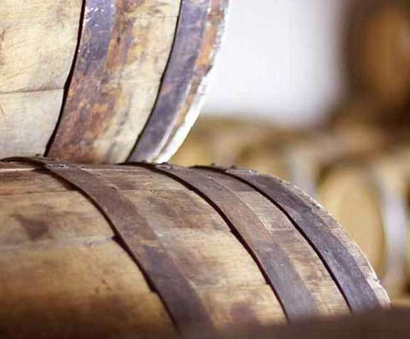Alle alten Sorten von Prinz lagern in Holzfässern. Dies lässt den Schnaps milder und geschmacksintensiver werden