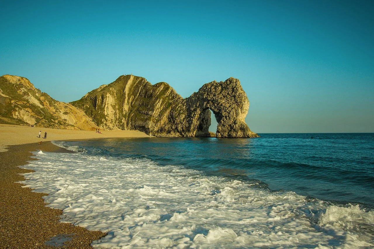Durdle Door, a famout landmark near our Swanage Bay Holiday Park