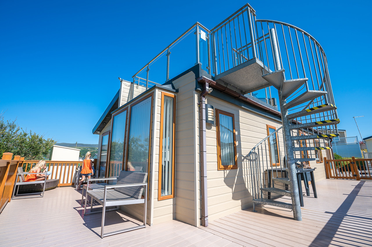 New and pre-loved holiday homes