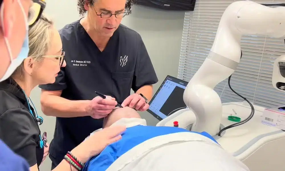 Dr. Mendelsohn performing a SmartGraft FUE procedure