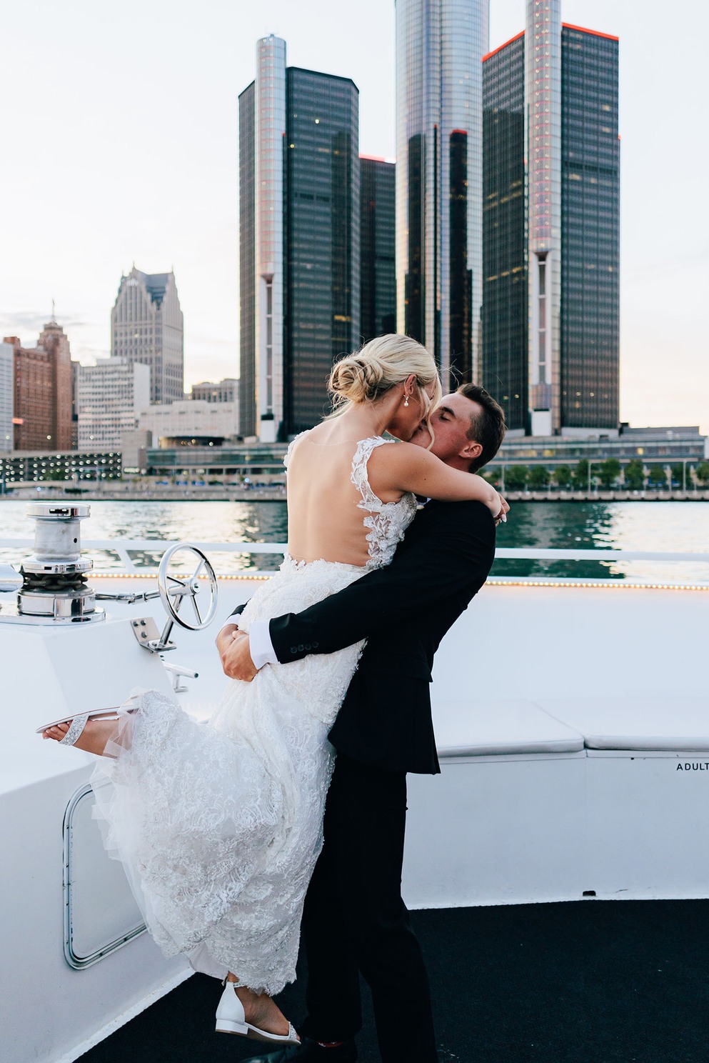 Infinity & Ovation Yacht Charters Detroit's Most Unique Wedding Venue