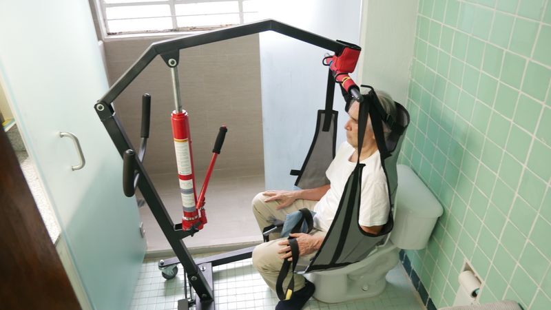 Ida al WC con la Súper Grúa