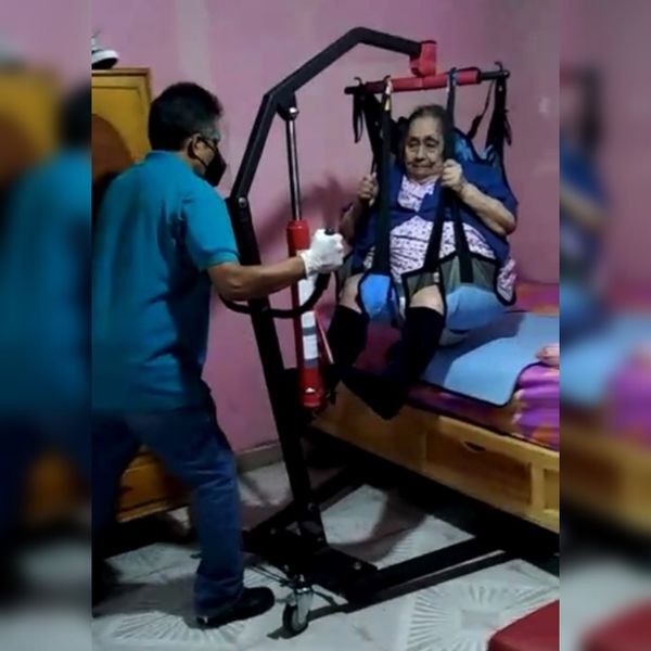 Familia usando la Grúa