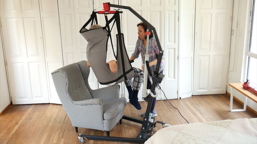 Traslado al sillón con la Súper Grúa