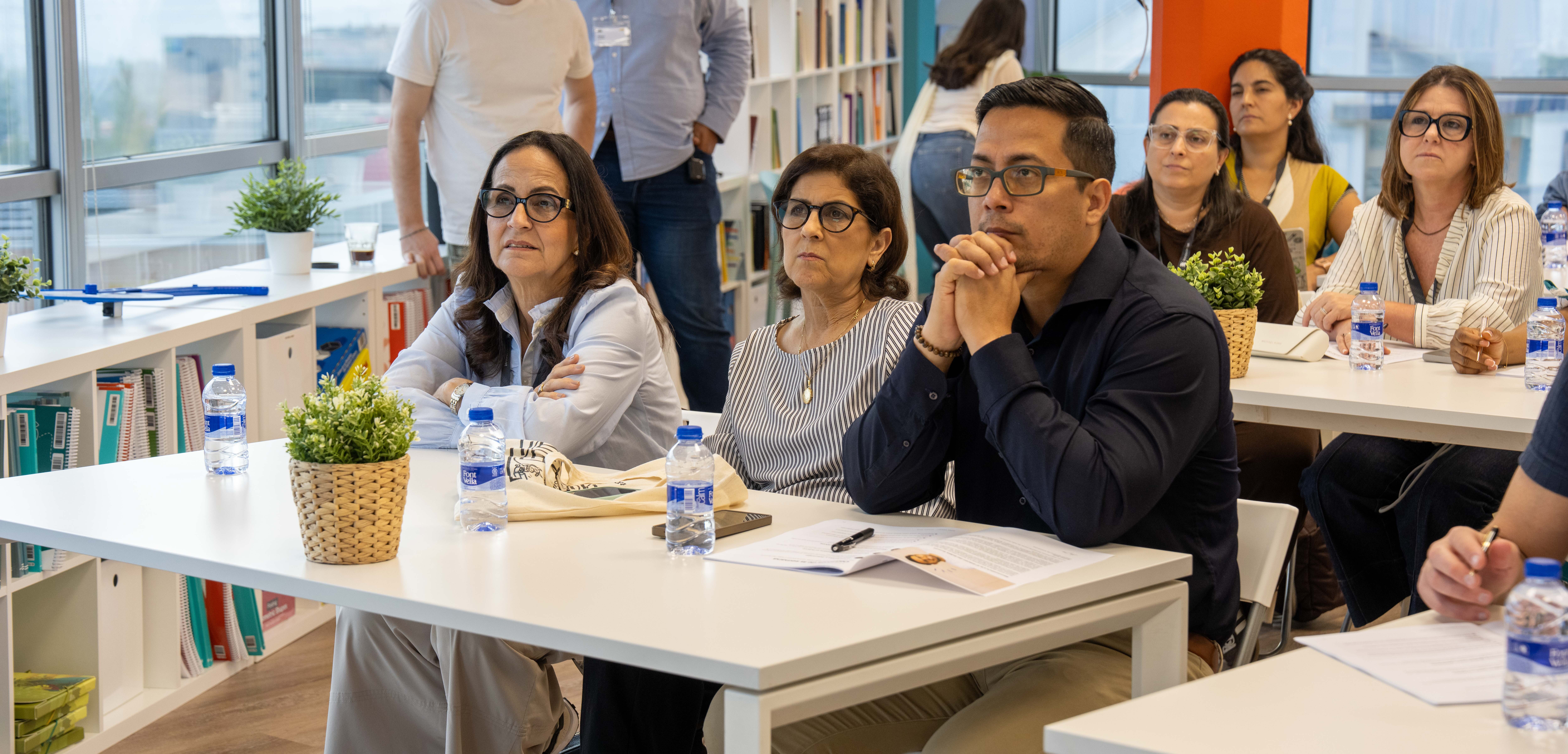 Sesión de trabajo entre directivos